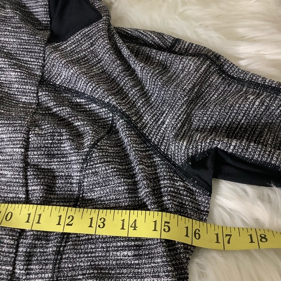 Lululemon Pullover SZ 8 Base Runner 1/2 Zip Heathered Herringbone Black Running - Picture 8 of 14